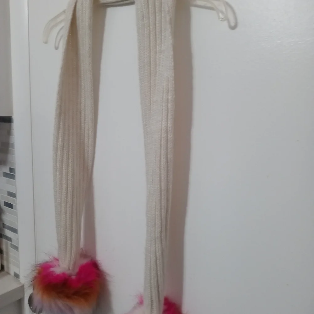 CABLE KNIT WINTER SCARF WITH MULTICOLOR POM POMS AT BOTH ENDS